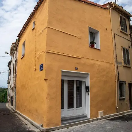 Charmante Maison De *